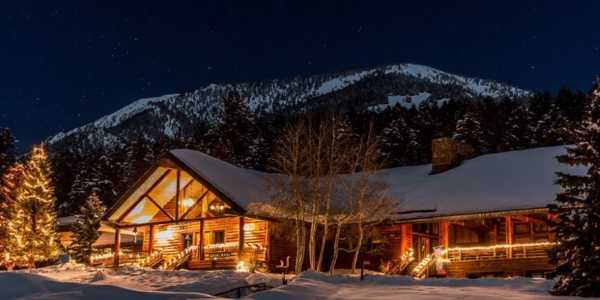 8 Cozy Mountain Towns For A Winter Retreat